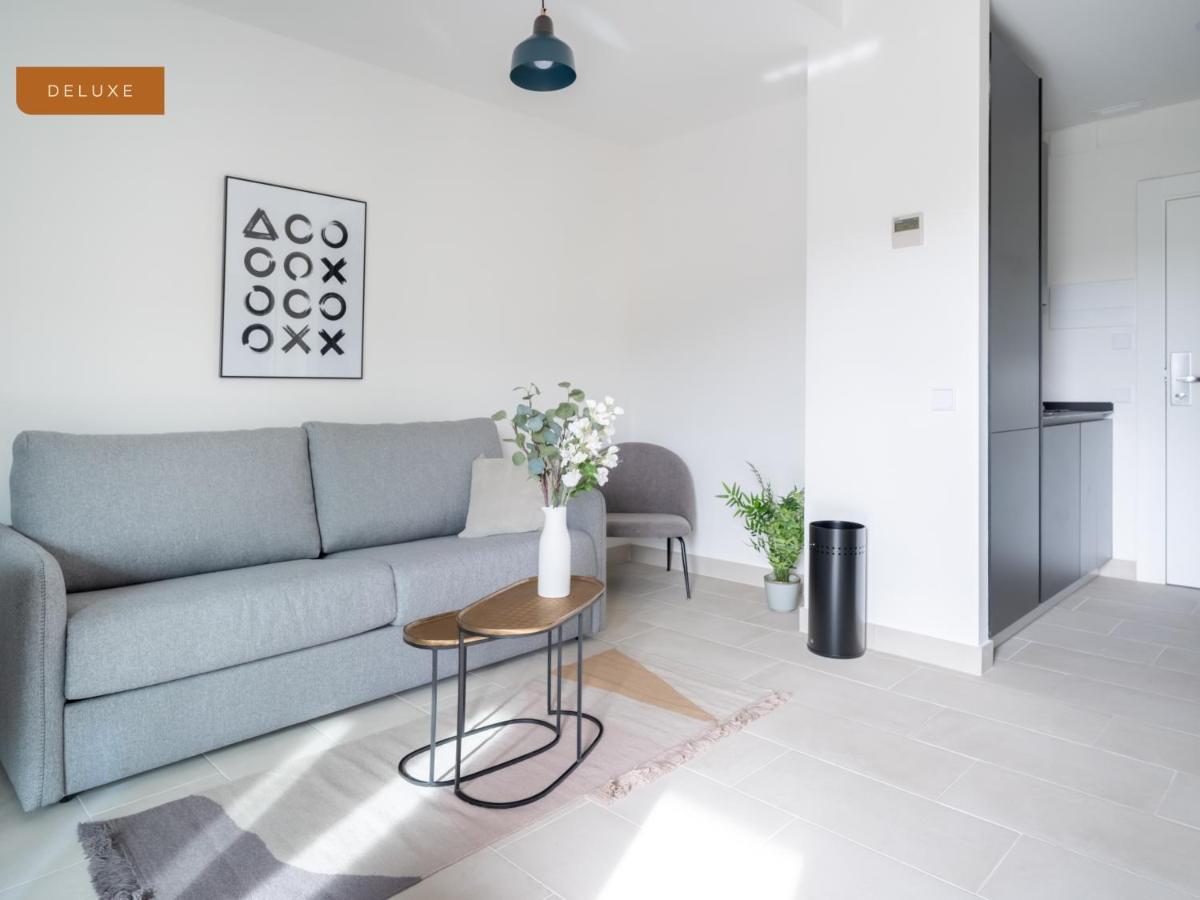 limehome Sevilla Calle Torcuato Luca de Tena Esterno foto