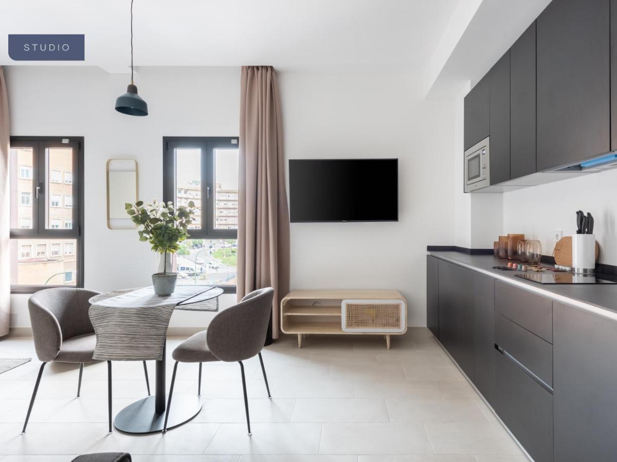 limehome Sevilla Calle Torcuato Luca de Tena Esterno foto